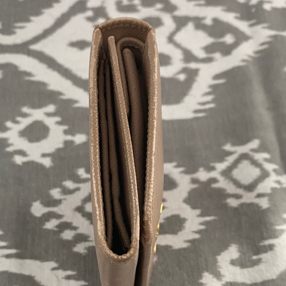 Prada Saffinao Beige Leather Bi-Fold Wallet - Picture 12 of 15